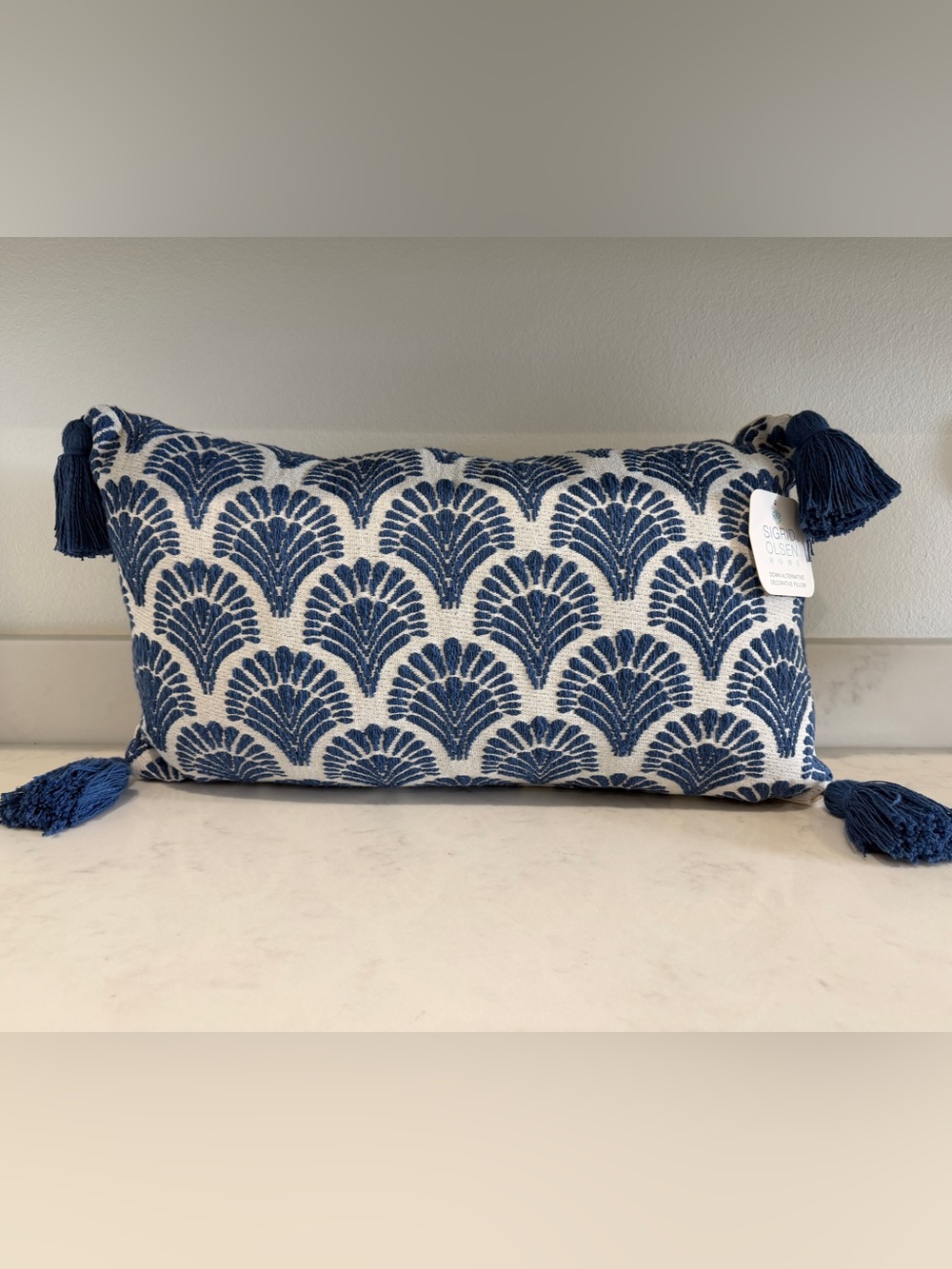 NWT Sigrid Olsen Blue & Cream Fan-Pattern Throw Pillow, 14x24